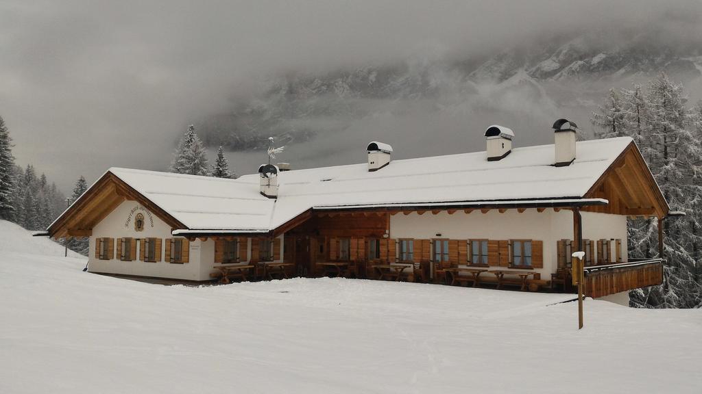 Jaegerhaus Agriturismo Cortina dʼAmpezzo Exteriör bild
